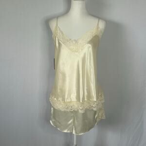 Frederick’s of Hollywood Lace Pajama Set Ivory L NWT Camisole Shorts honeymoon
